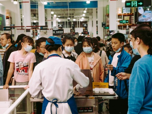 Mennesker i et kjøpesenter i Shenzhen, Guangdong-provinsen, Kina